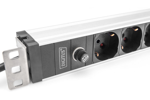 Razvodni PDU panel za rack 19 in sa 8 utičnih mesta 1U, 2m kabl